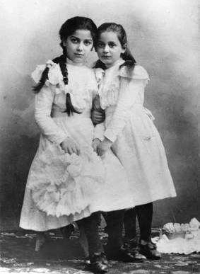 Erna und Edith Stein als Kinder